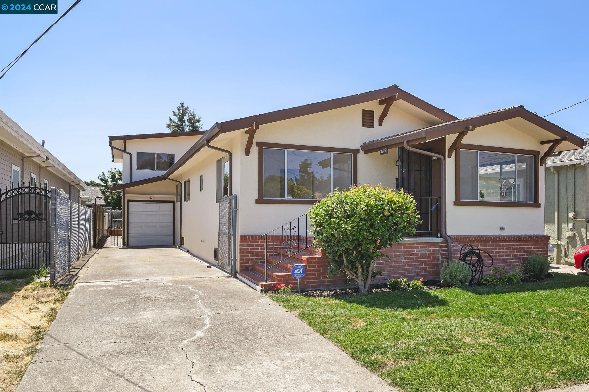 345 Hollister Ct