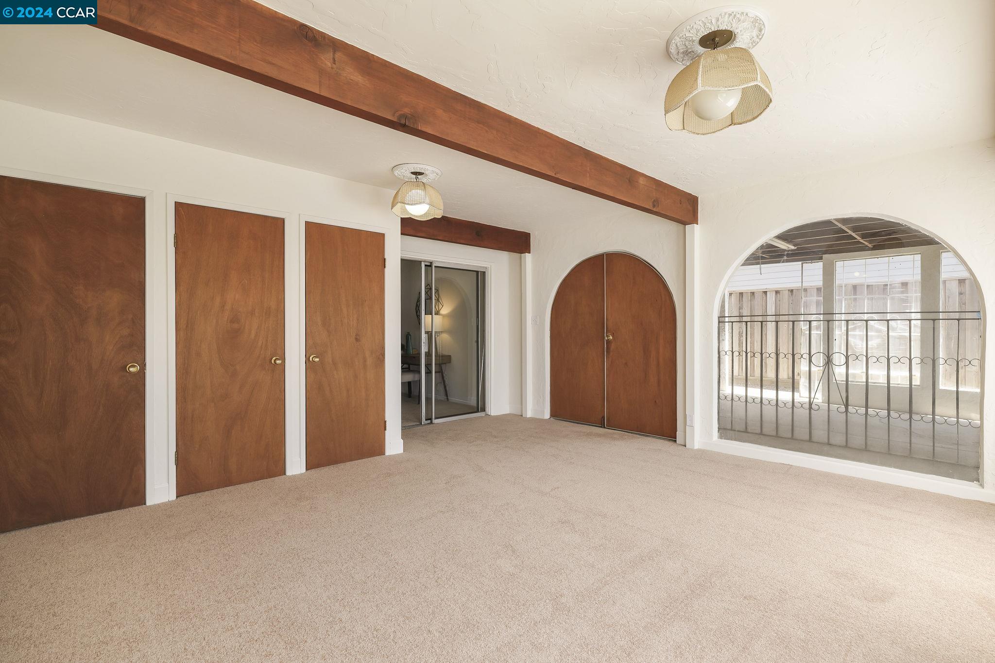 345 Hollister Ct