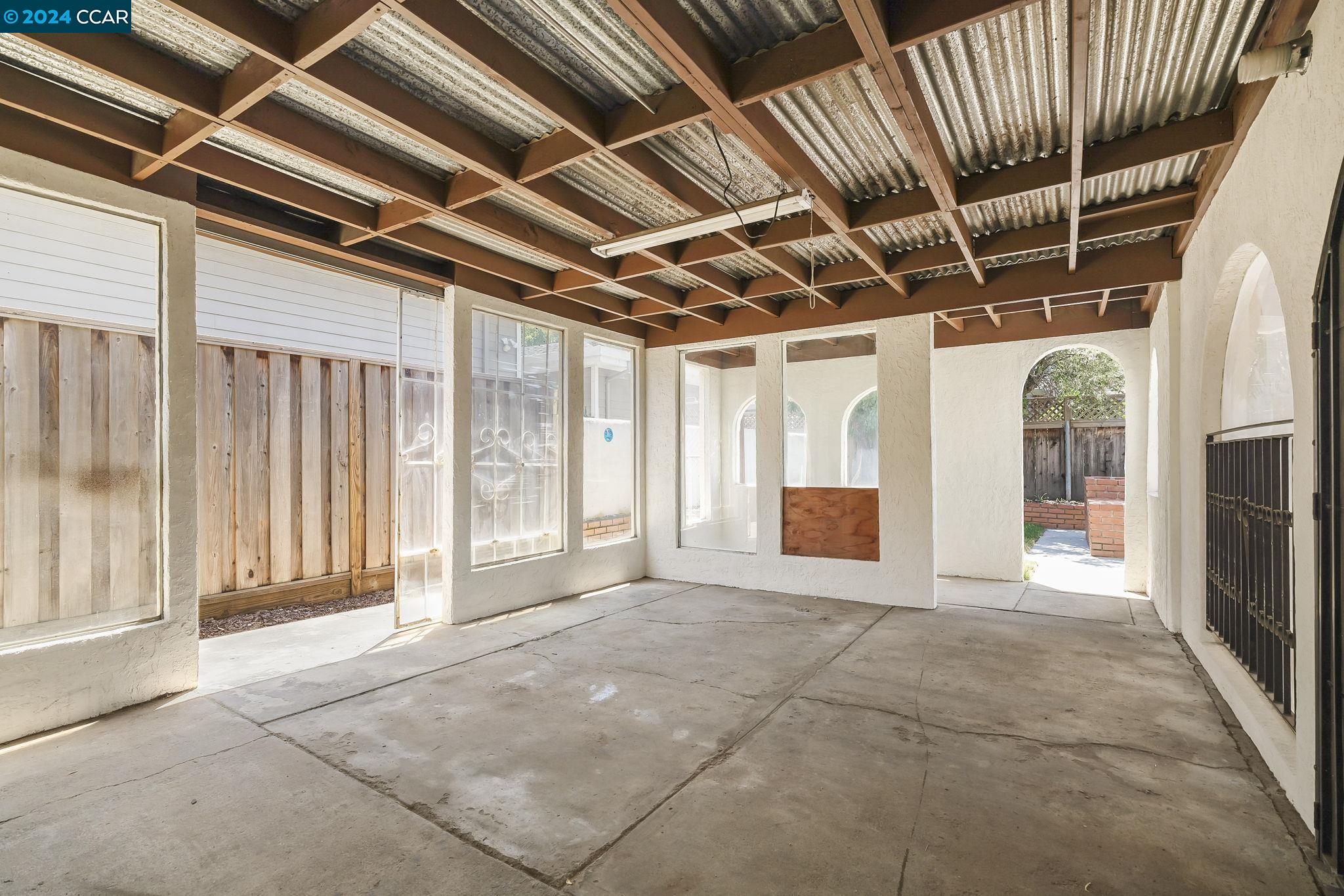 345 Hollister Ct