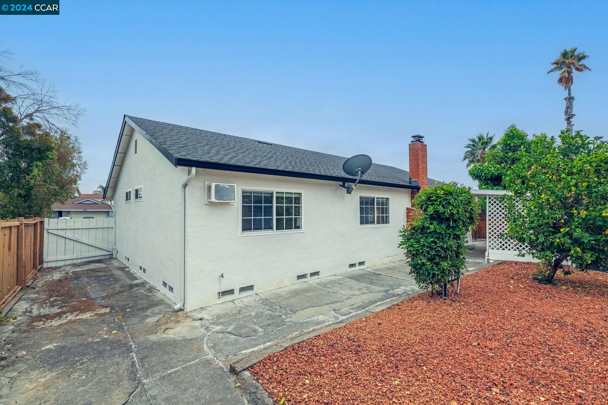 6245 Jasmine Ave