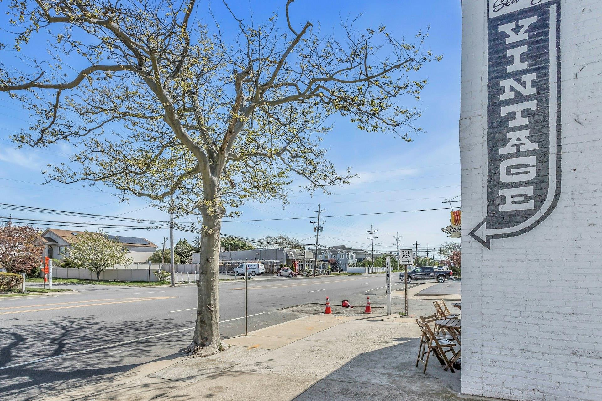 1402 Bay Boulevard