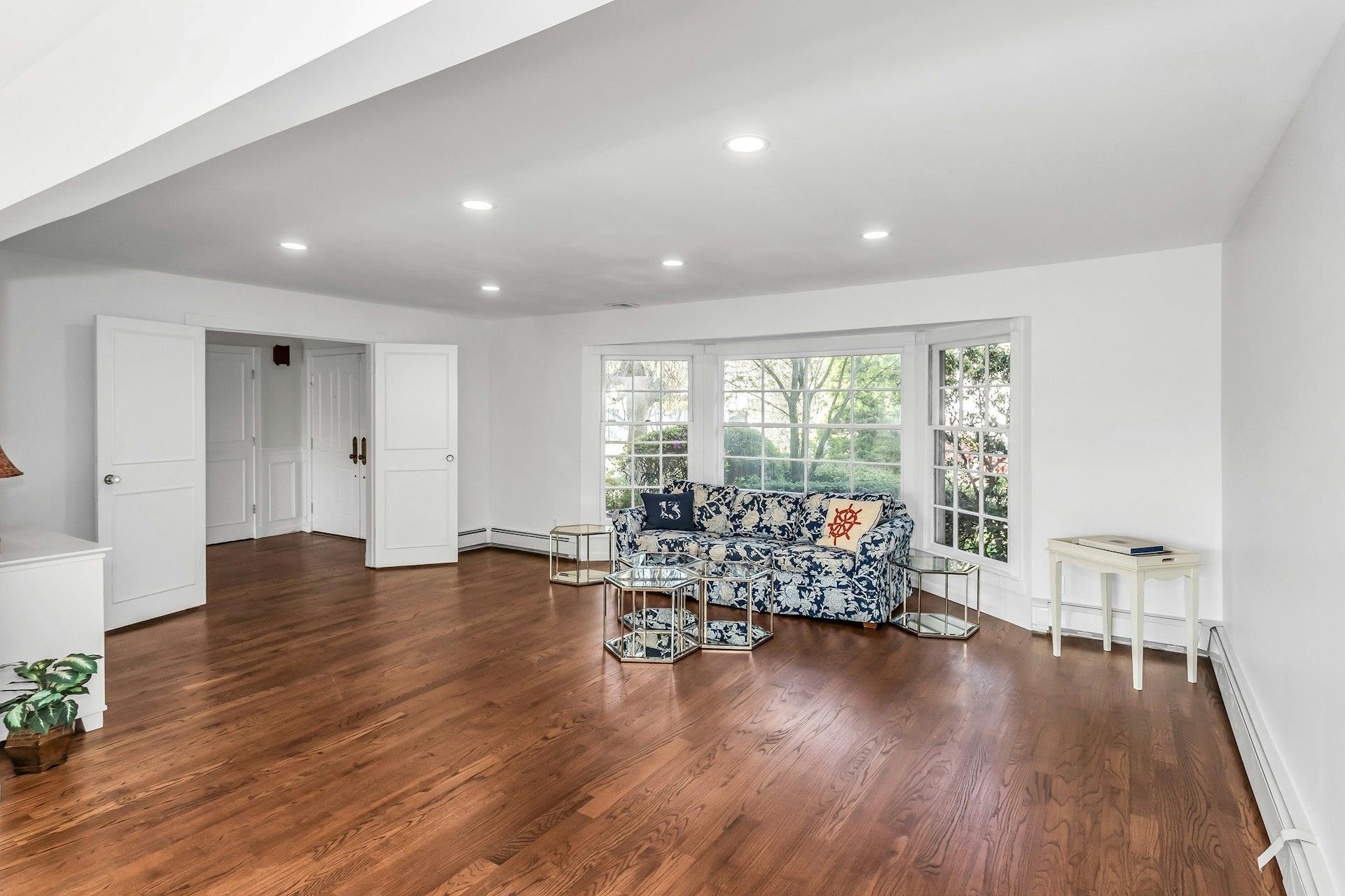 1402 Bay Boulevard