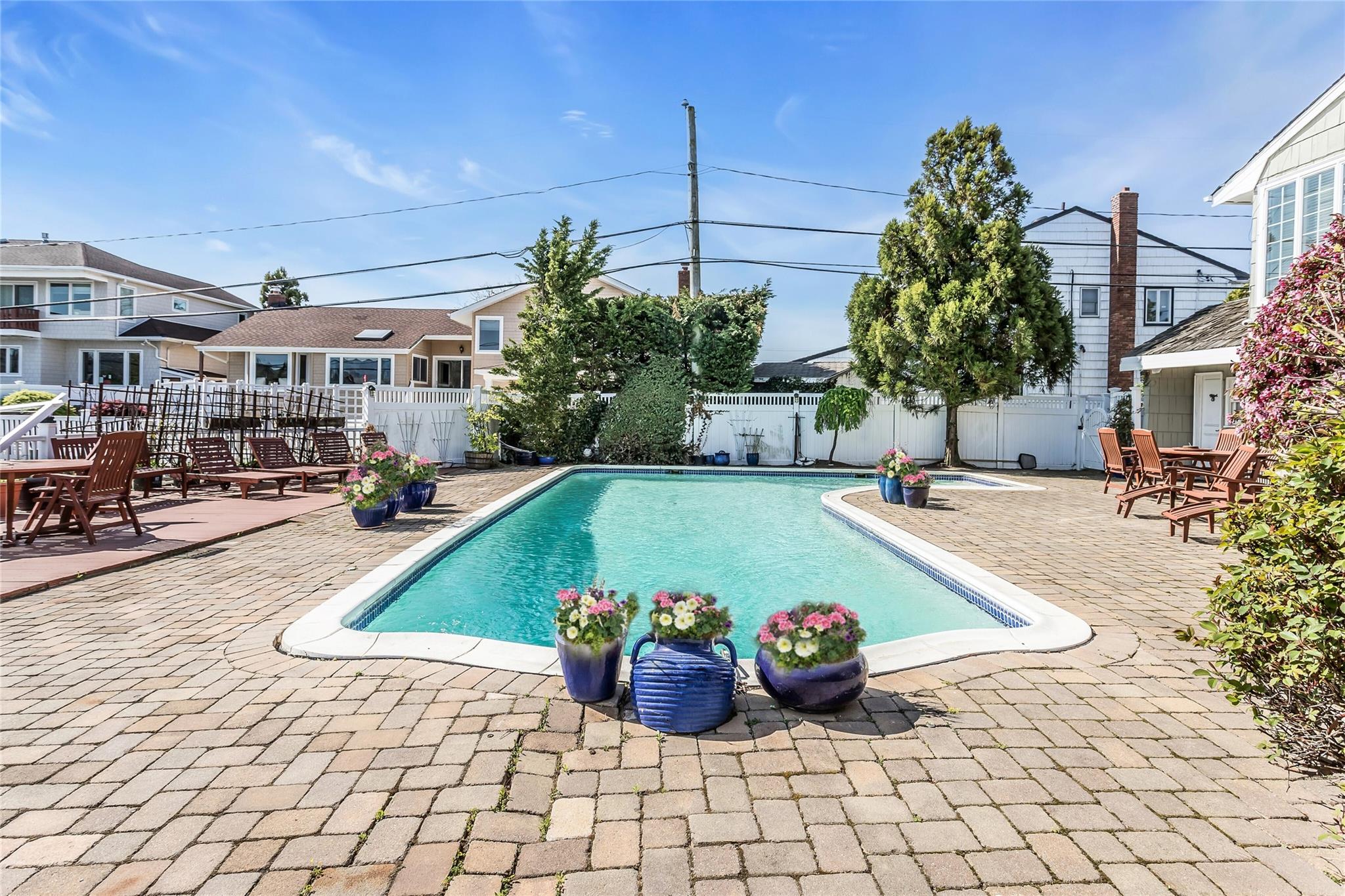 1402 Bay Boulevard