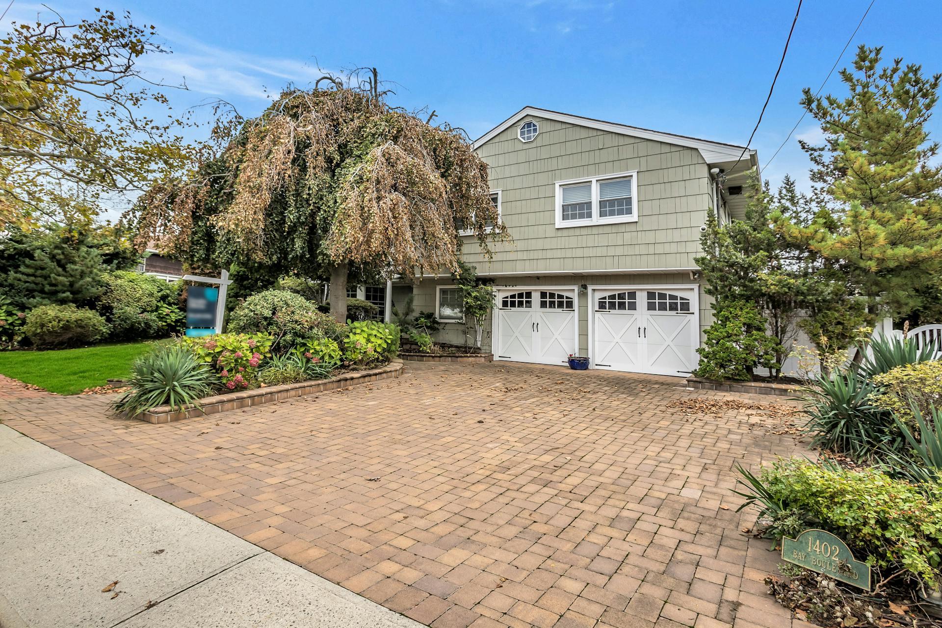 1402 Bay Boulevard