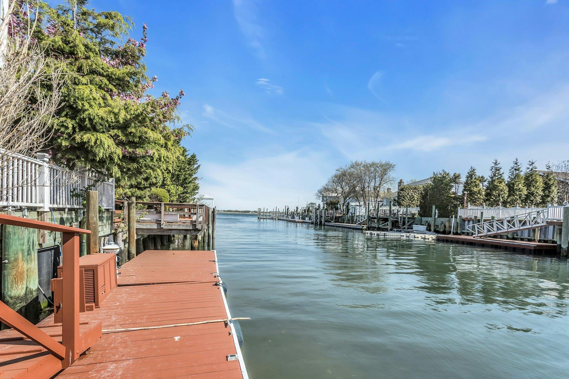 1402 Bay Boulevard