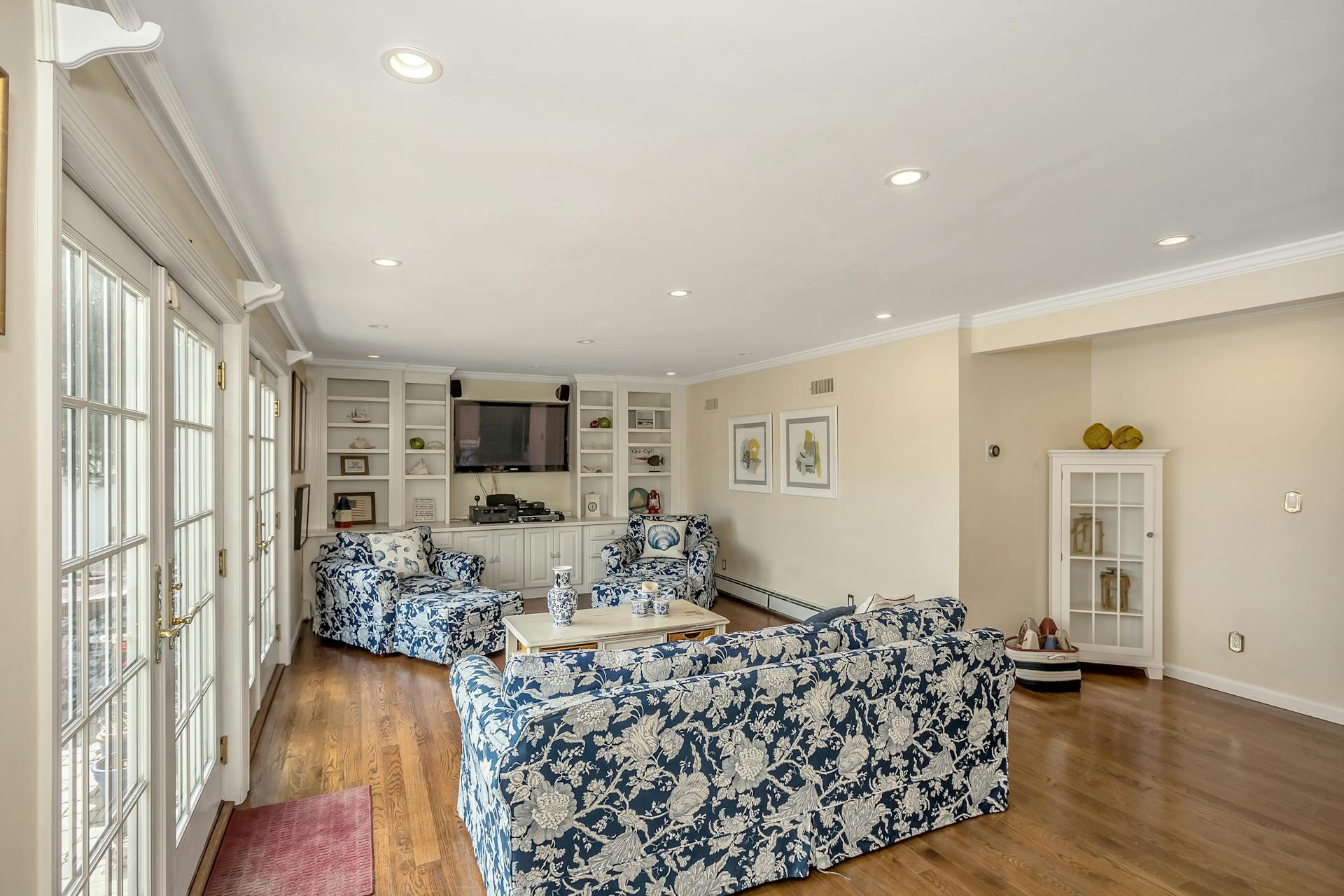 1402 Bay Boulevard
