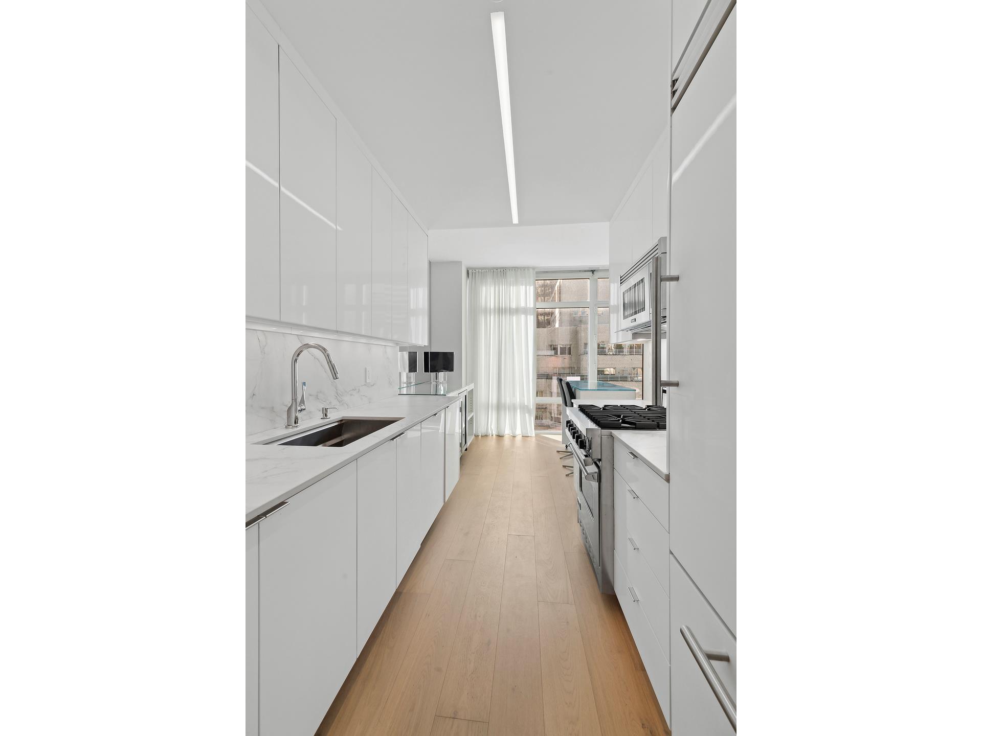 207 E 57TH Street 19B