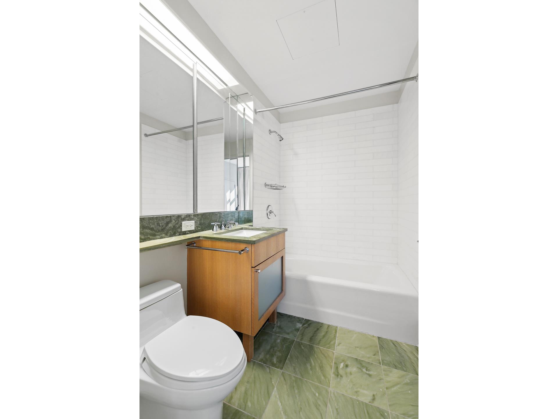 207 E 57TH Street 19B