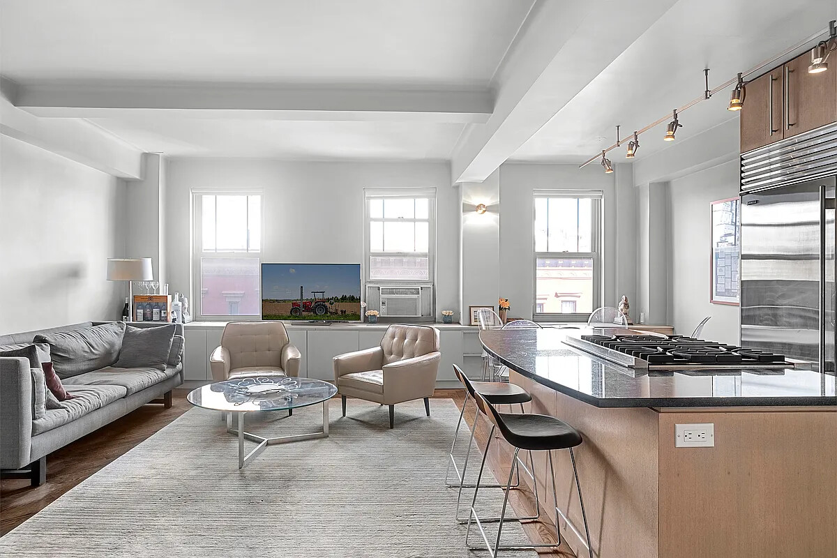 136 WAVERLY Place 6C