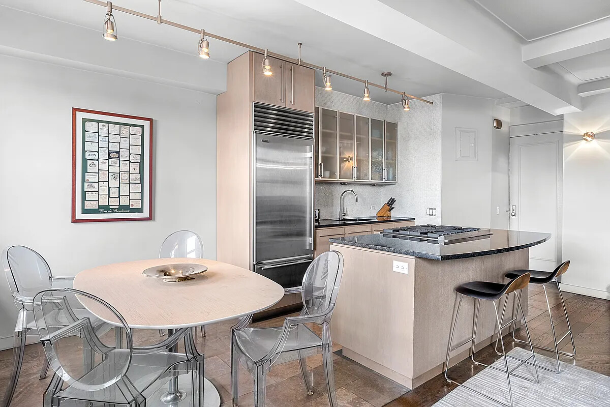 136 WAVERLY Place 6C