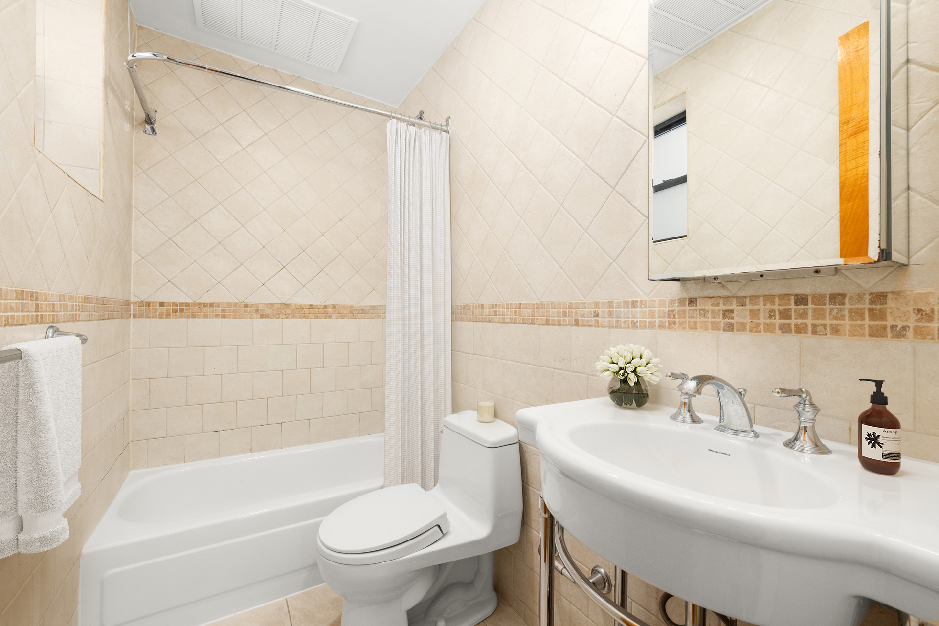 2072 FREDERICK DOUGLASS Boulevard 4A