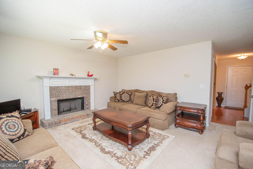 136 Peachtree Glenn Drive
