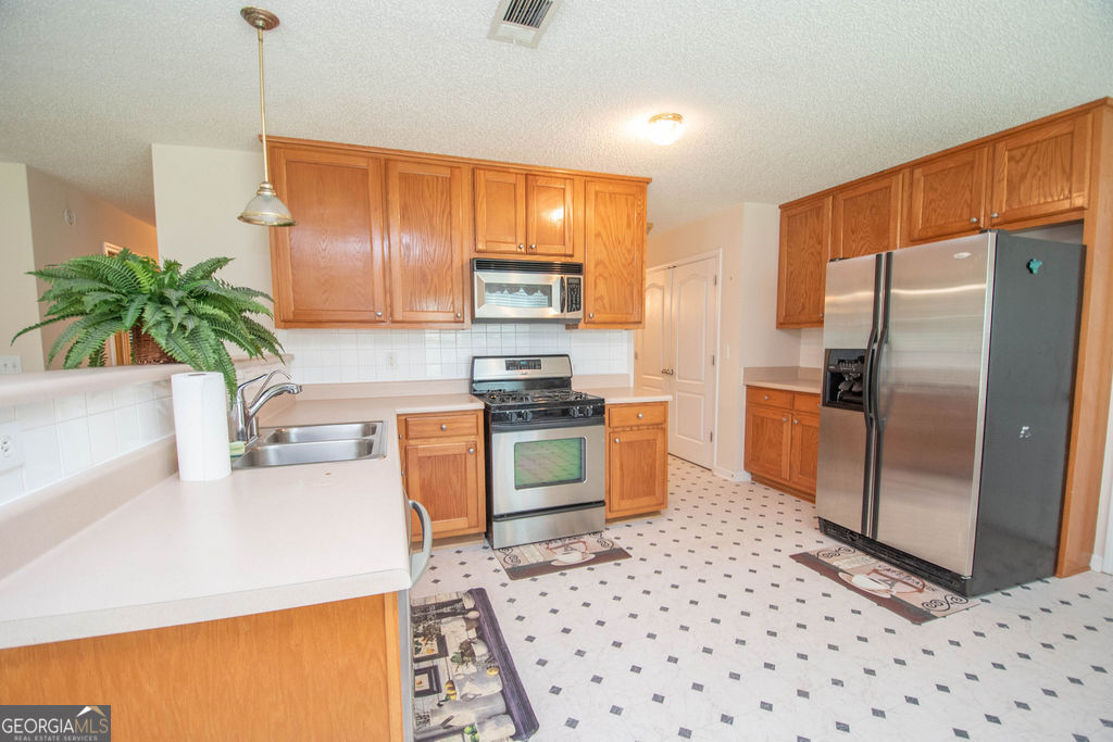 136 Peachtree Glenn Drive