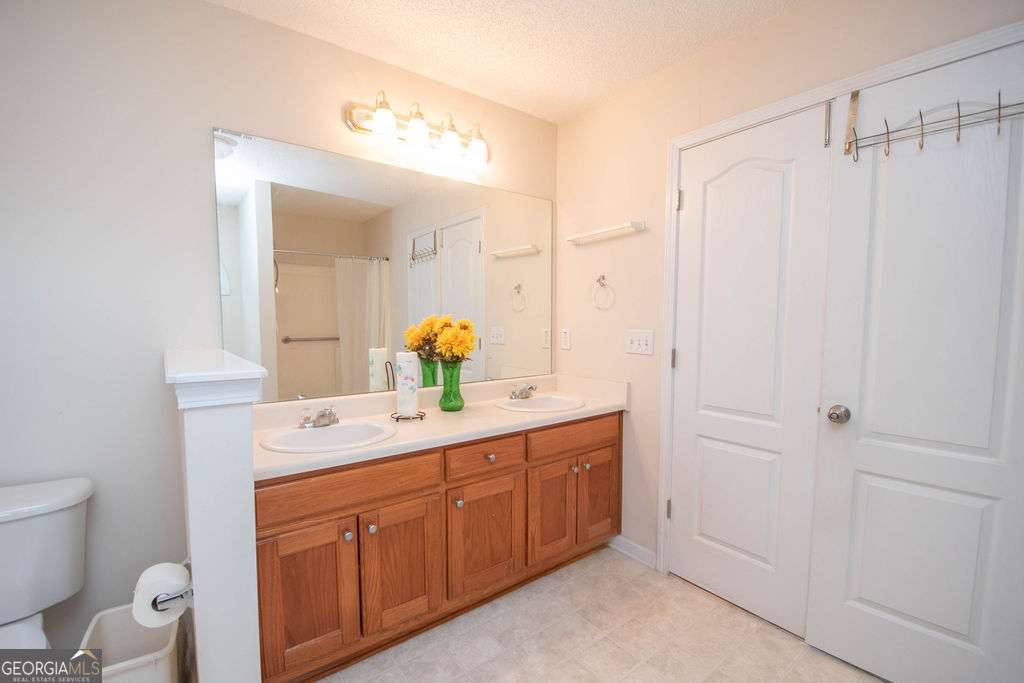 136 Peachtree Glenn Drive