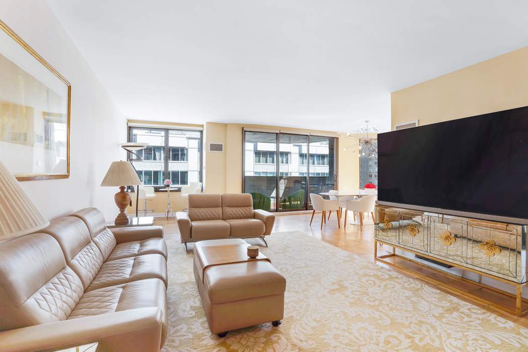 44 W 62nd Street 28C
