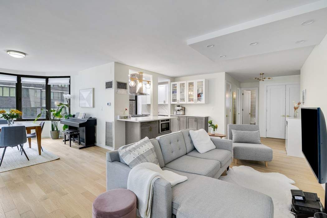 44 W 62nd Street 9C