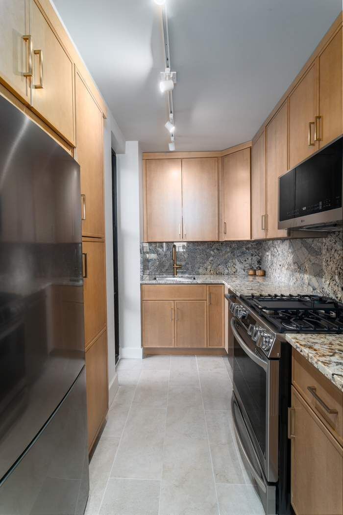 44 W 62nd Street 28C