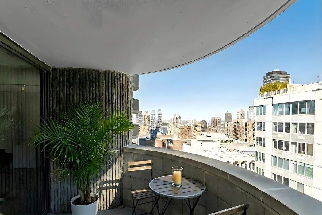 44 W 62nd Street 28C