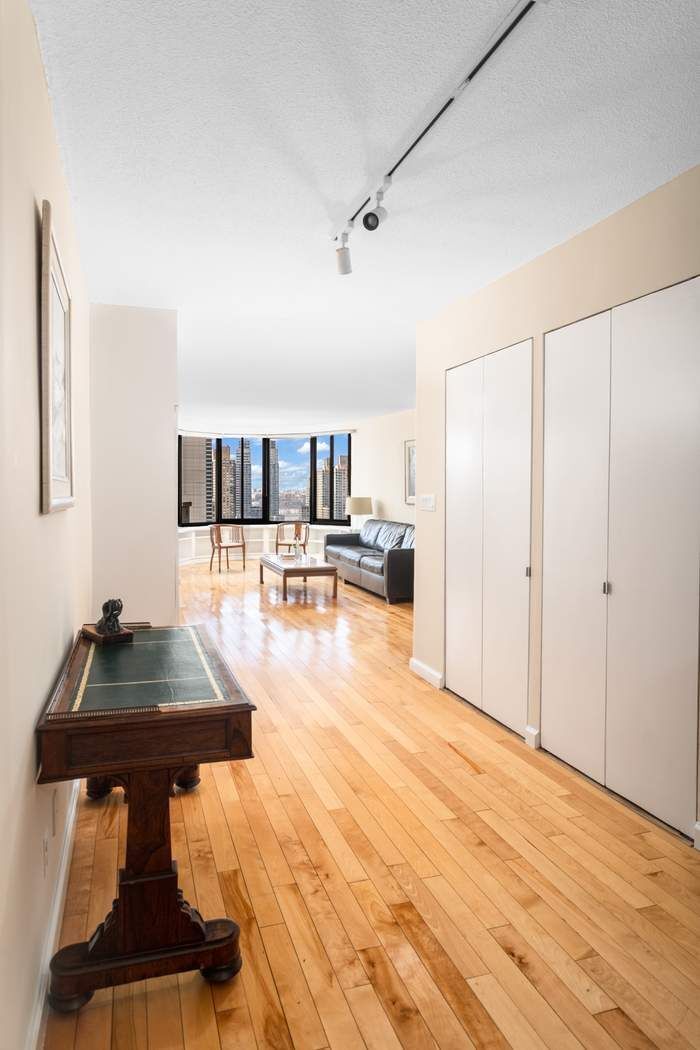 44 W 62nd Street 25E