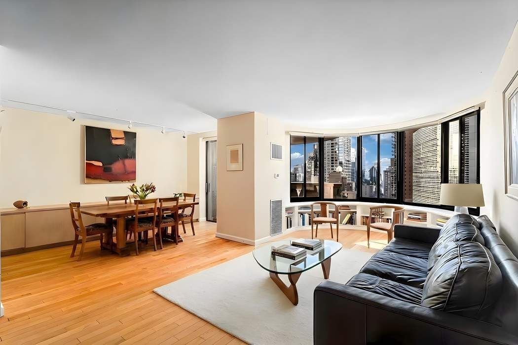 44 W 62nd Street 25E