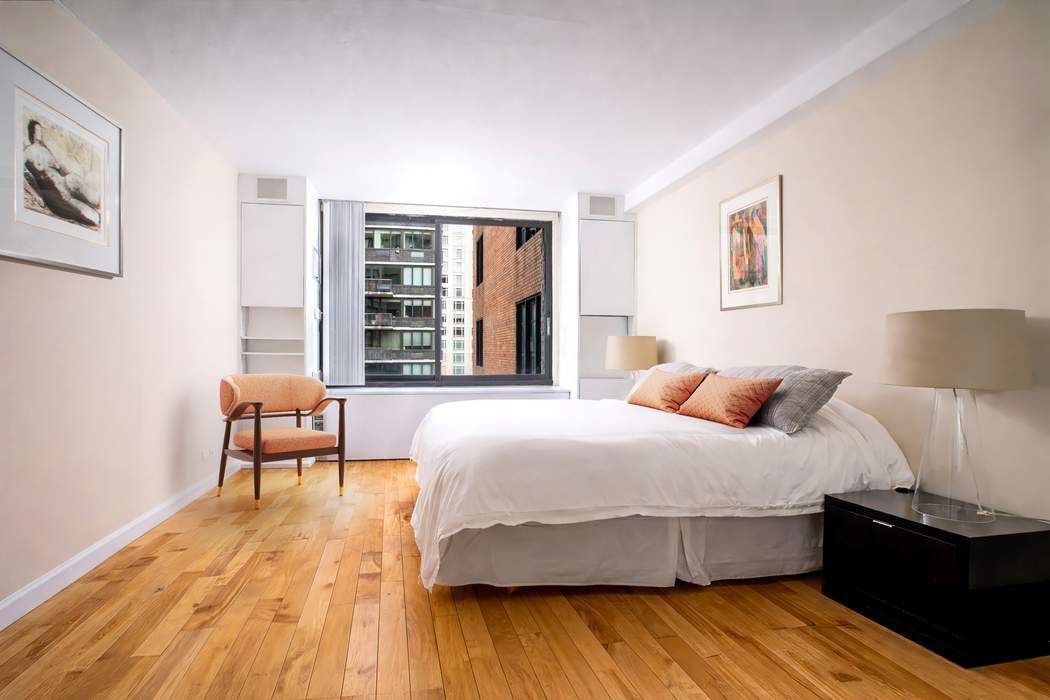 44 W 62nd Street 25E