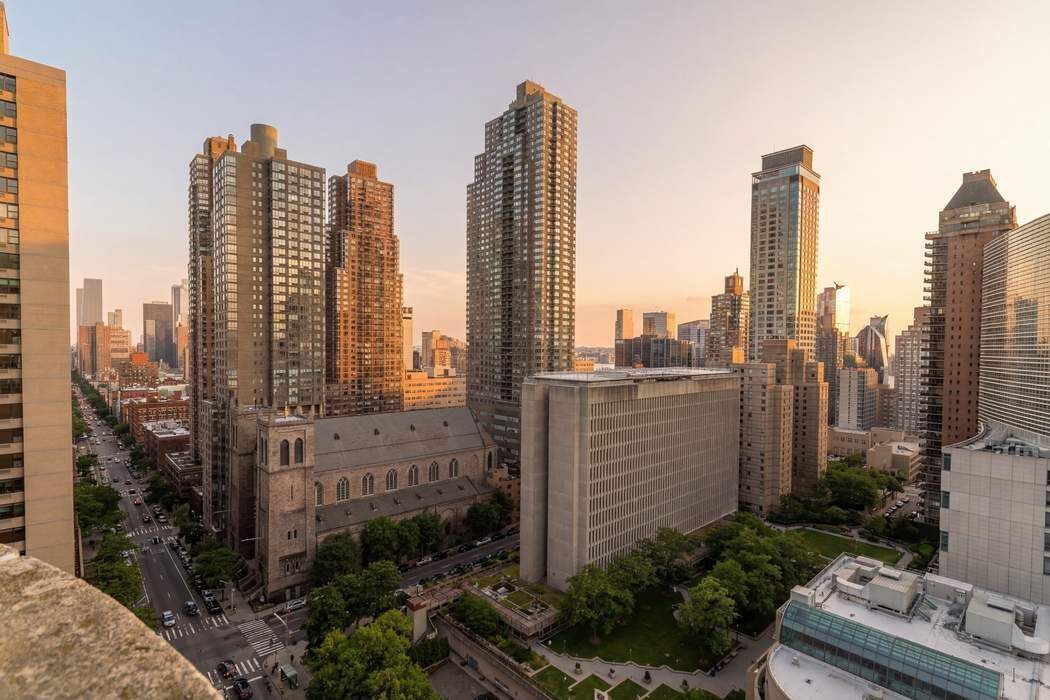 44 W 62nd Street 25E