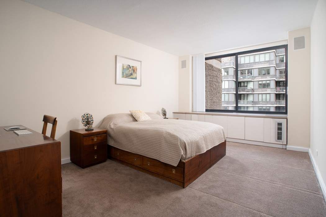 44 W 62nd Street 25E