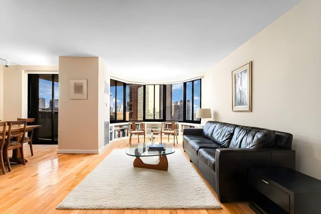 44 W 62nd Street 25E