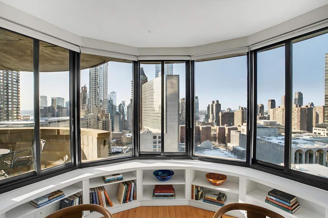 44 W 62nd Street 25E