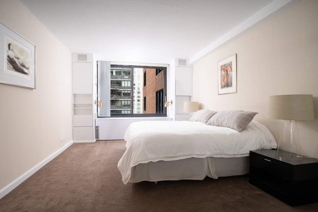 44 W 62nd Street 25E