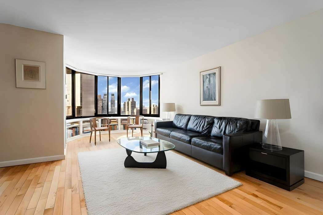 44 W 62nd Street 25E