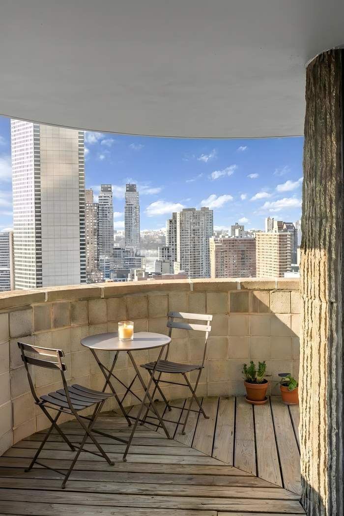 44 W 62nd Street 25E