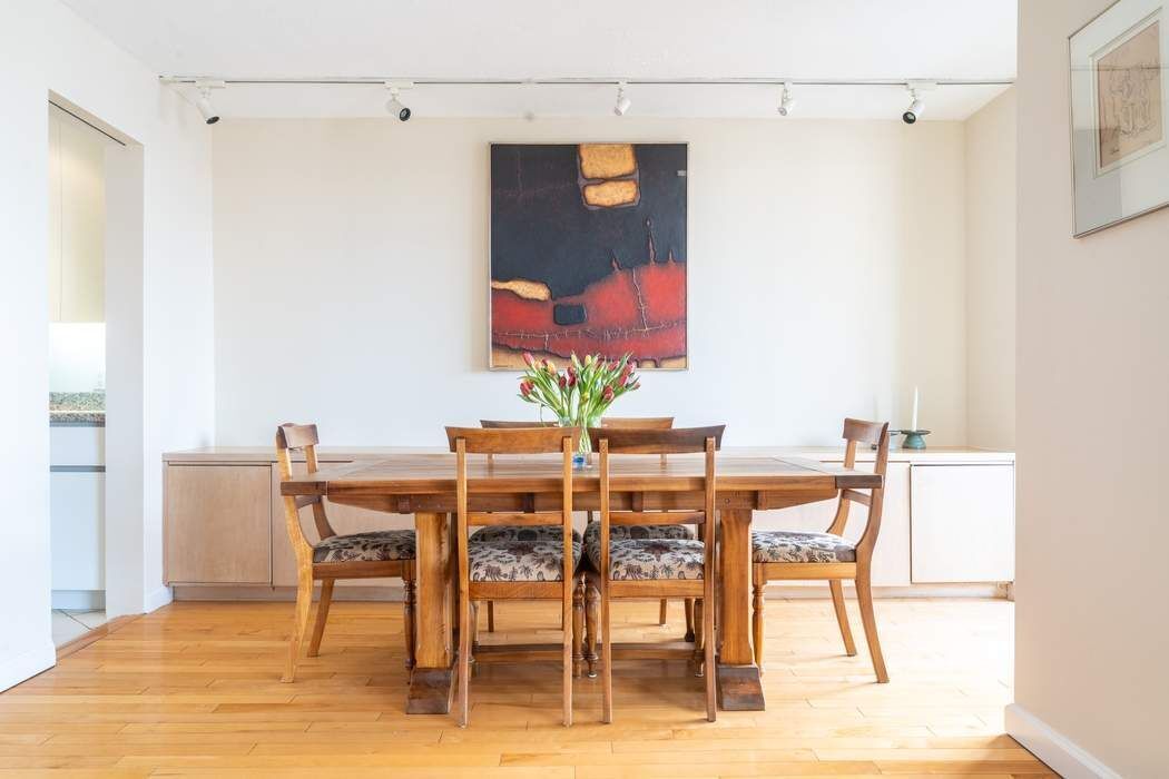 44 W 62nd Street 25E