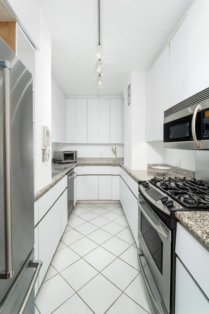 44 W 62nd Street 25E