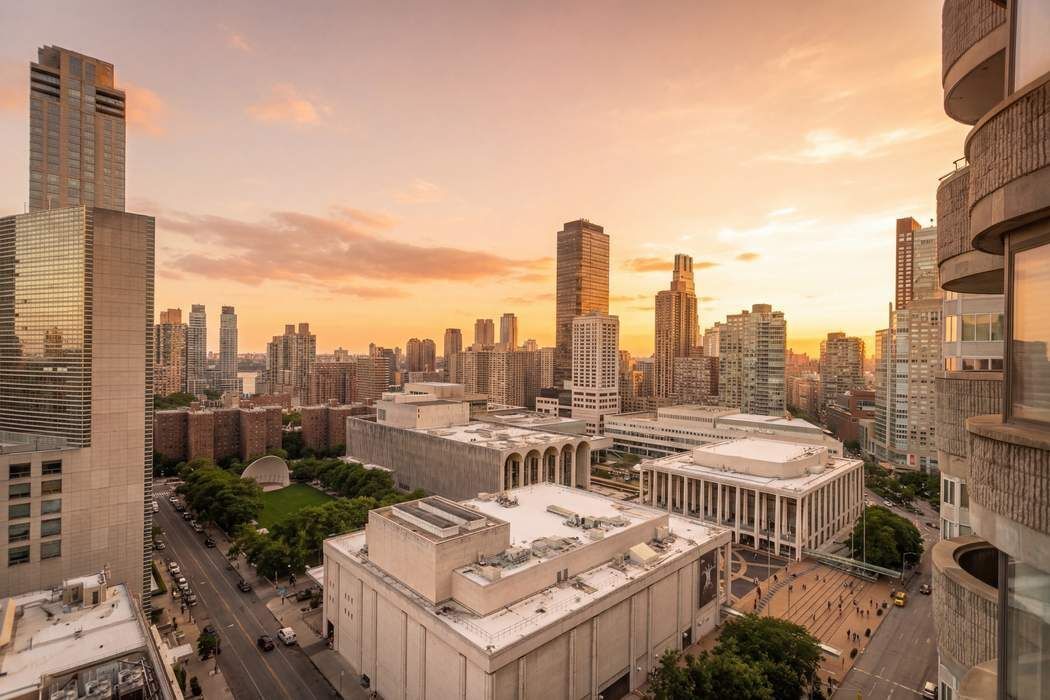 44 W 62nd Street 25E