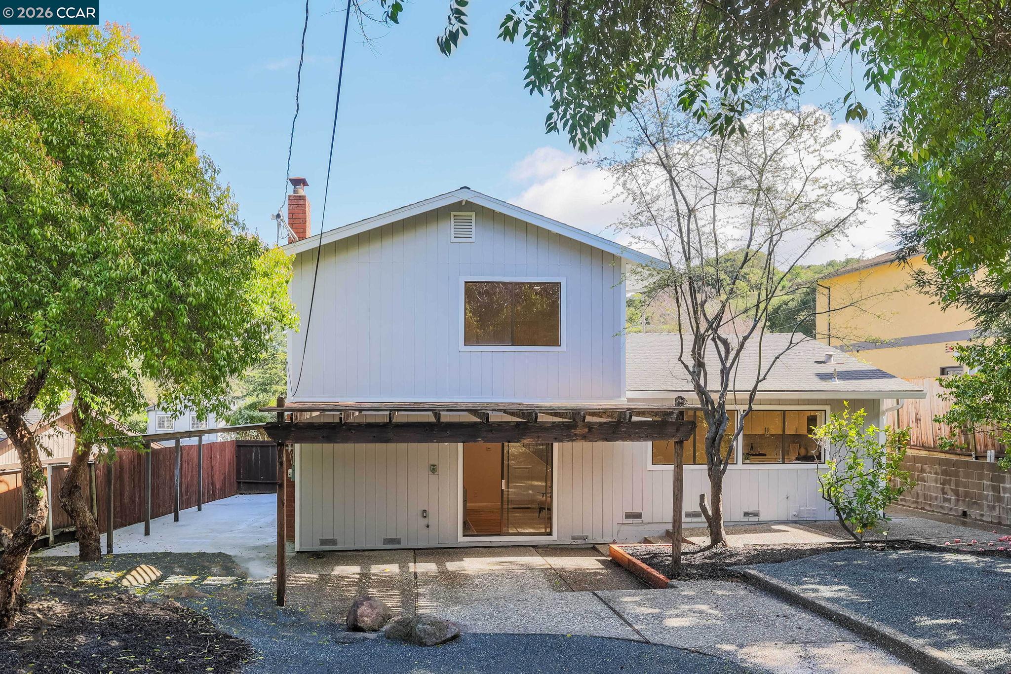 2185 Greenridge Dr