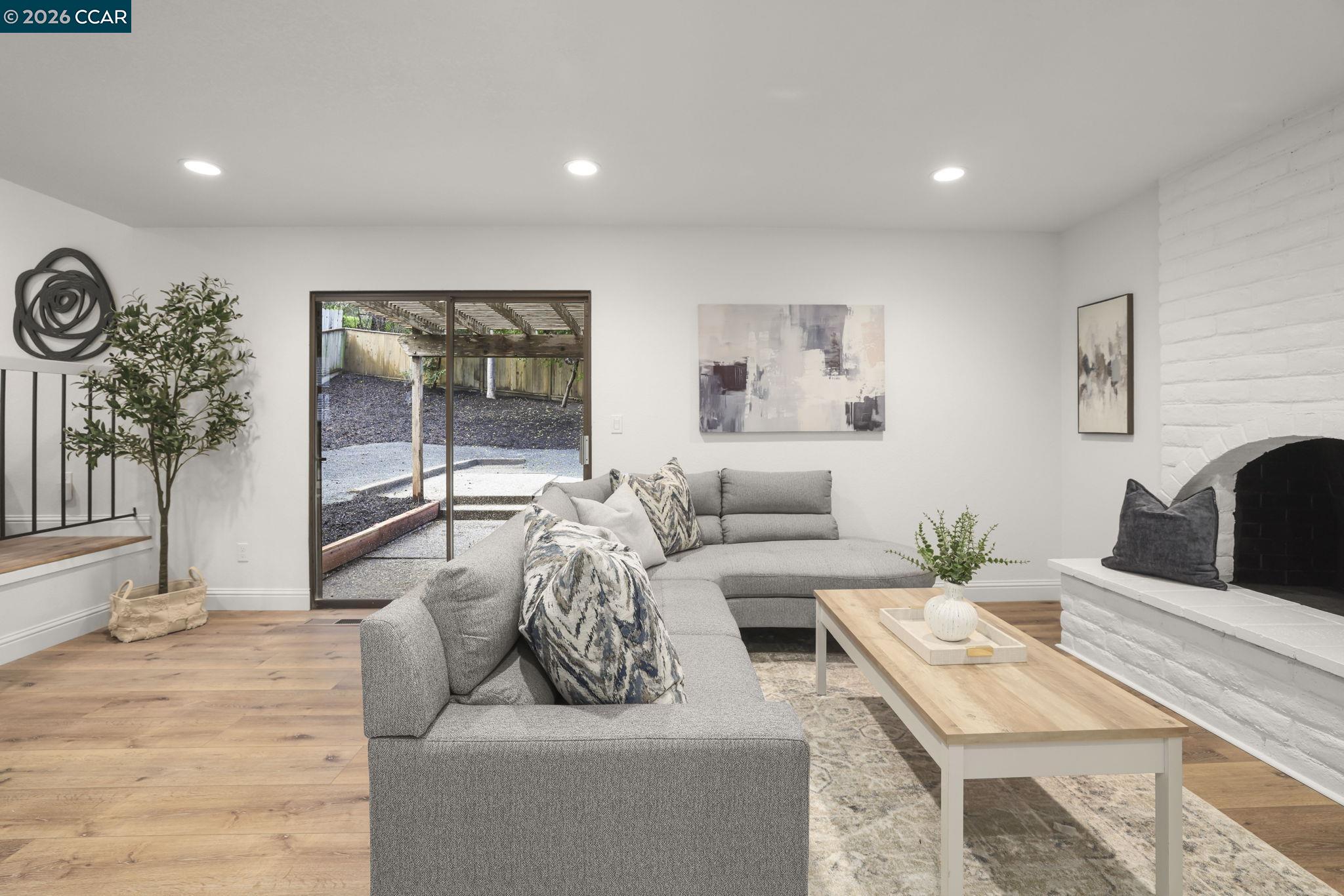 2185 Greenridge Dr