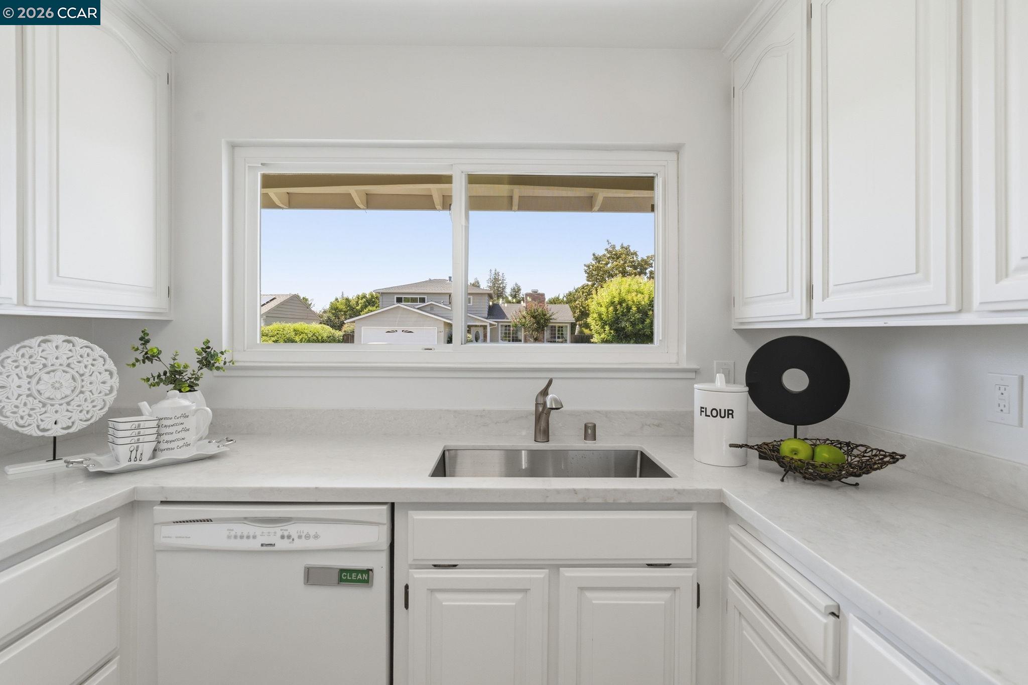1748 Elmhurst Ln