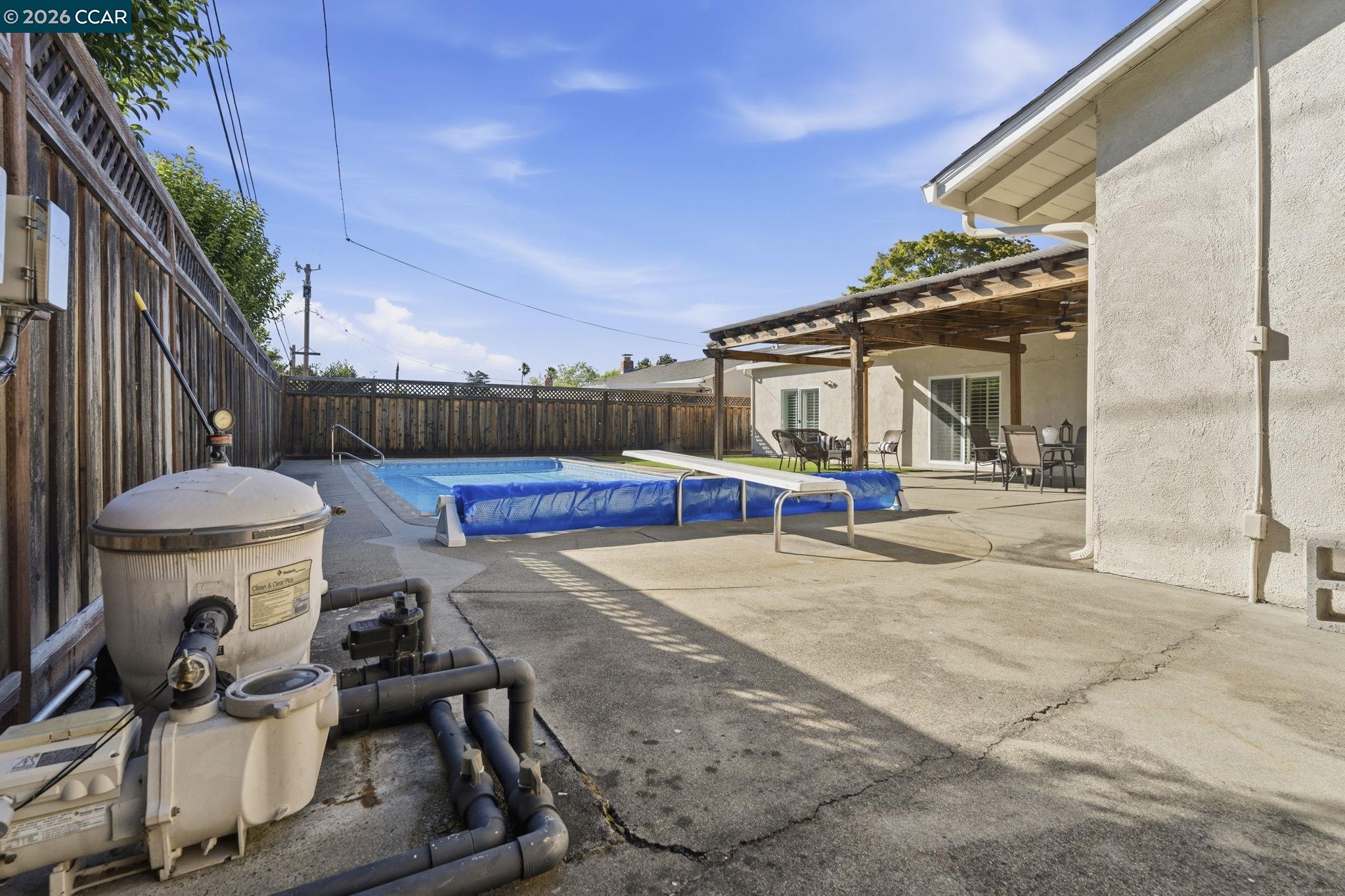 4242 Henning Dr