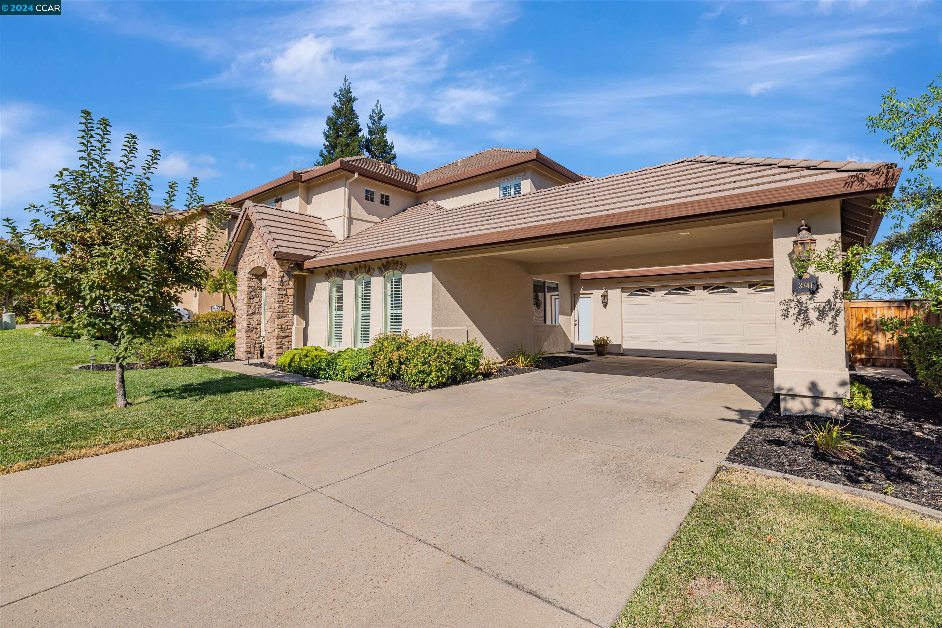 3741 BLACK OAK DR