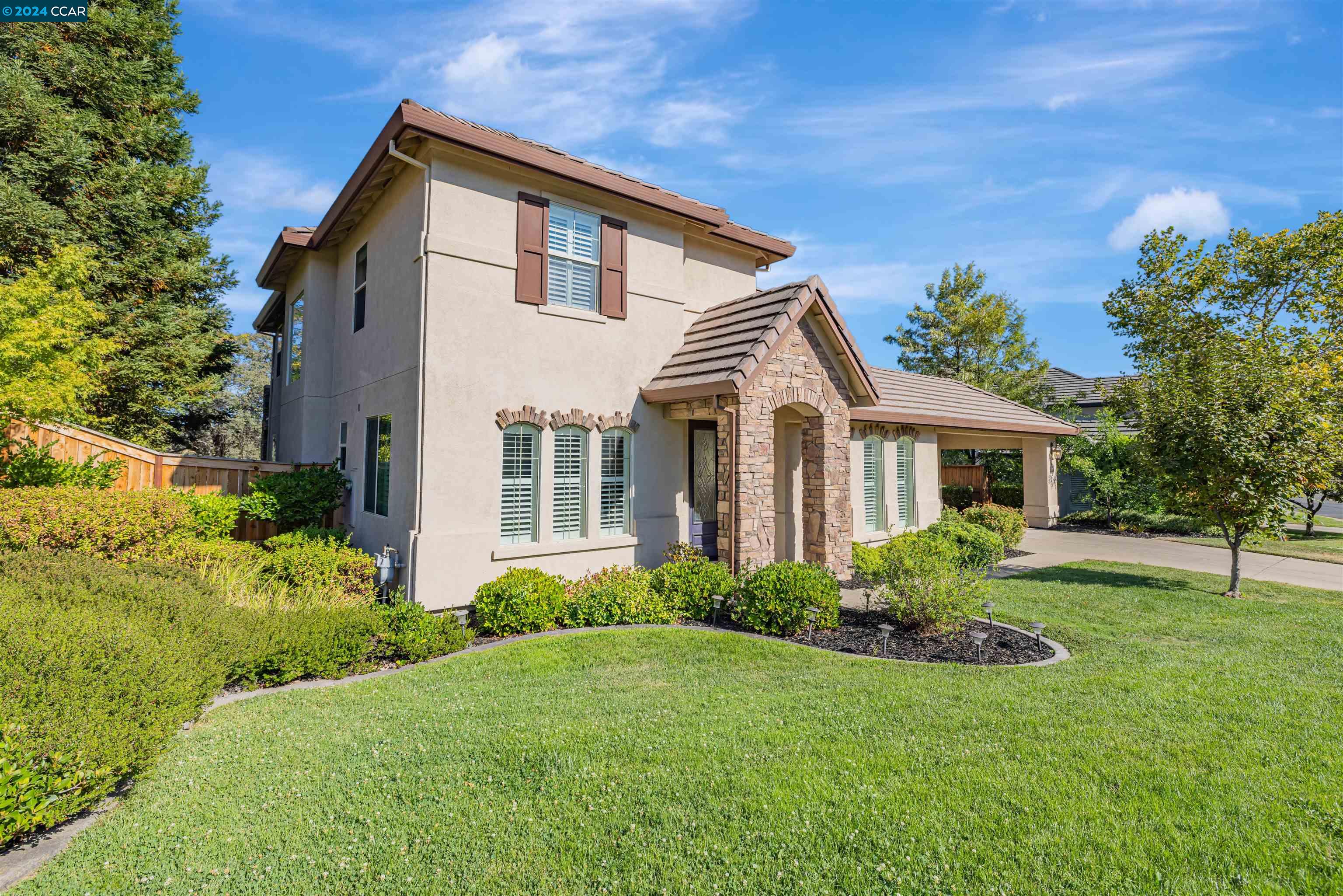 3741 BLACK OAK DR