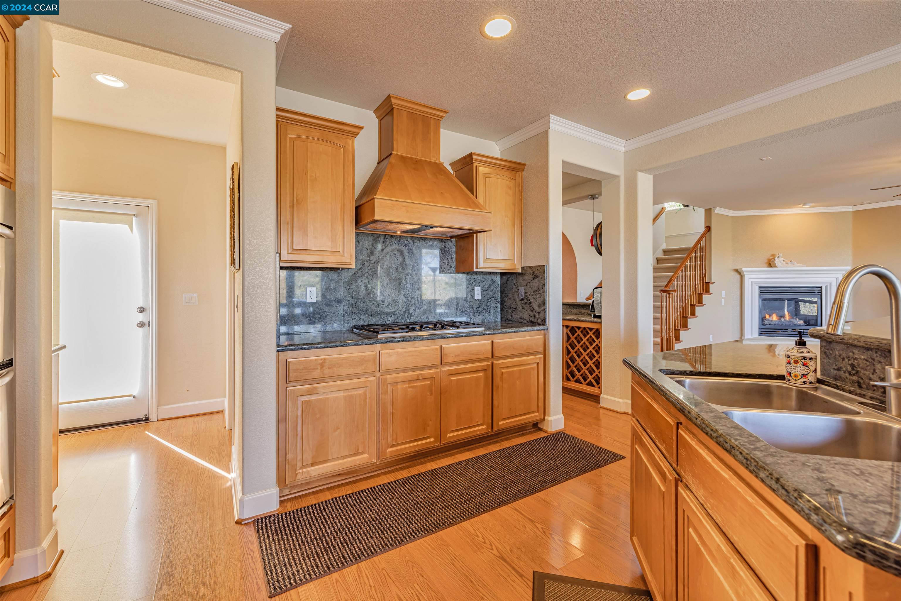 3741 BLACK OAK DR
