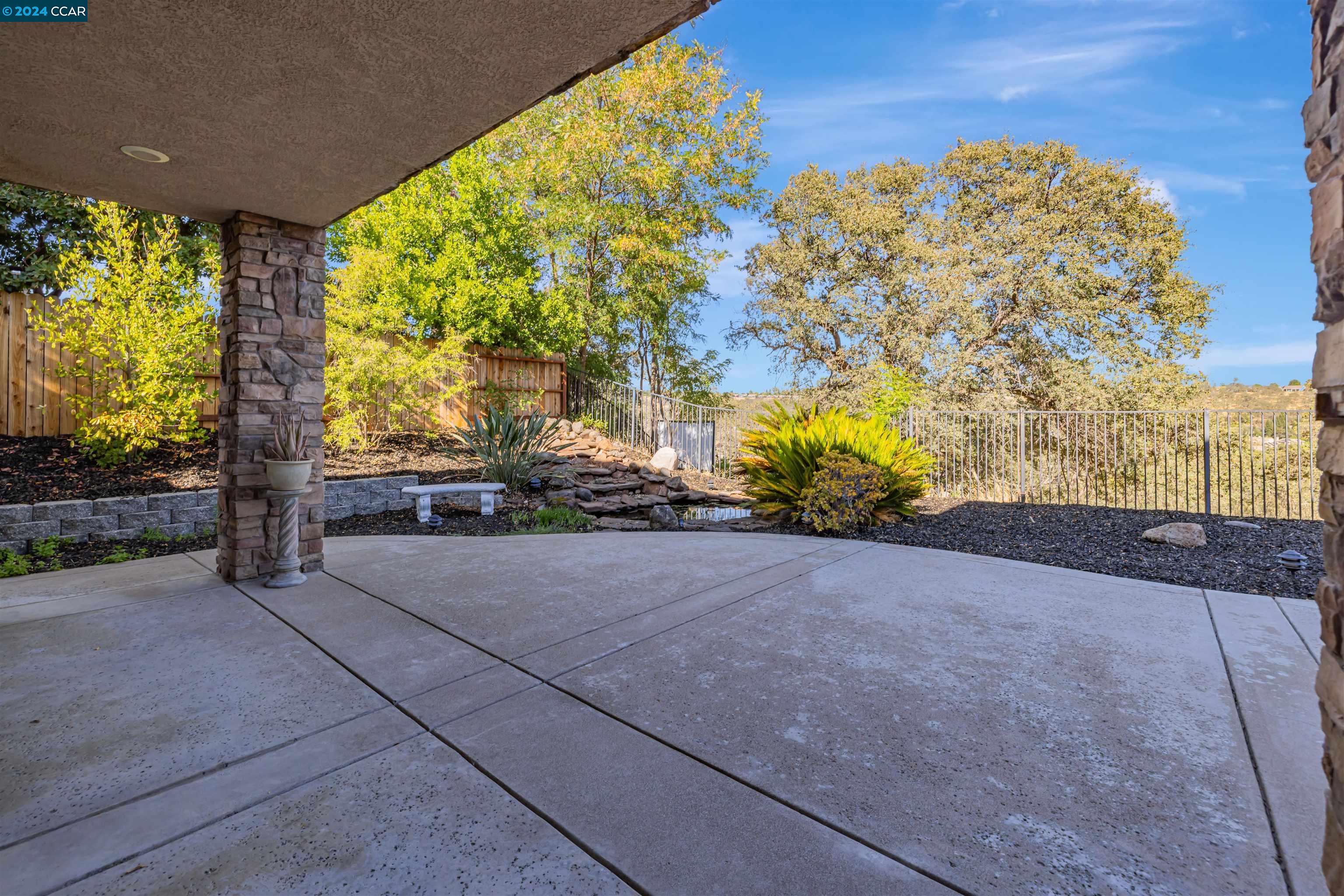 3741 BLACK OAK DR