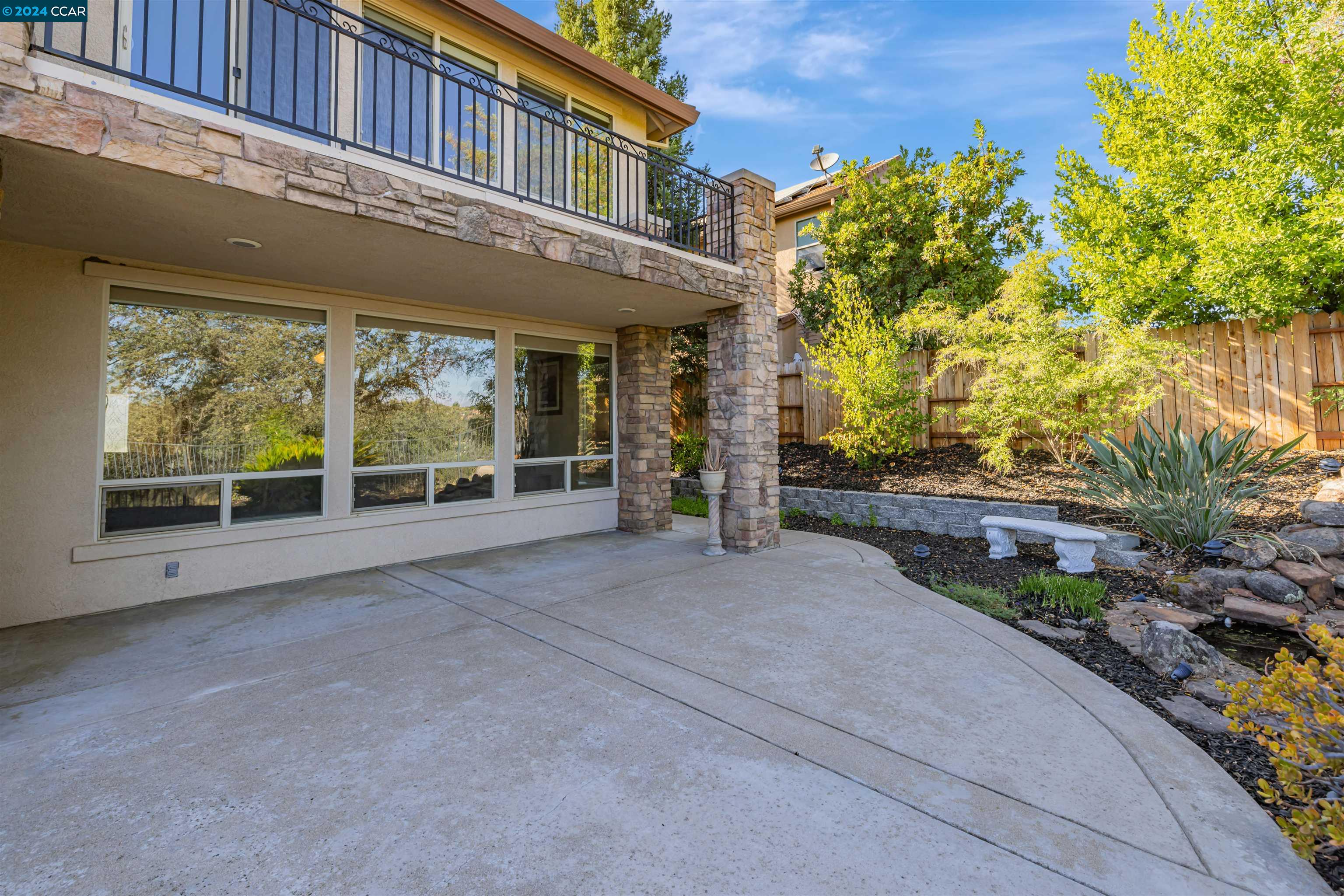 3741 BLACK OAK DR