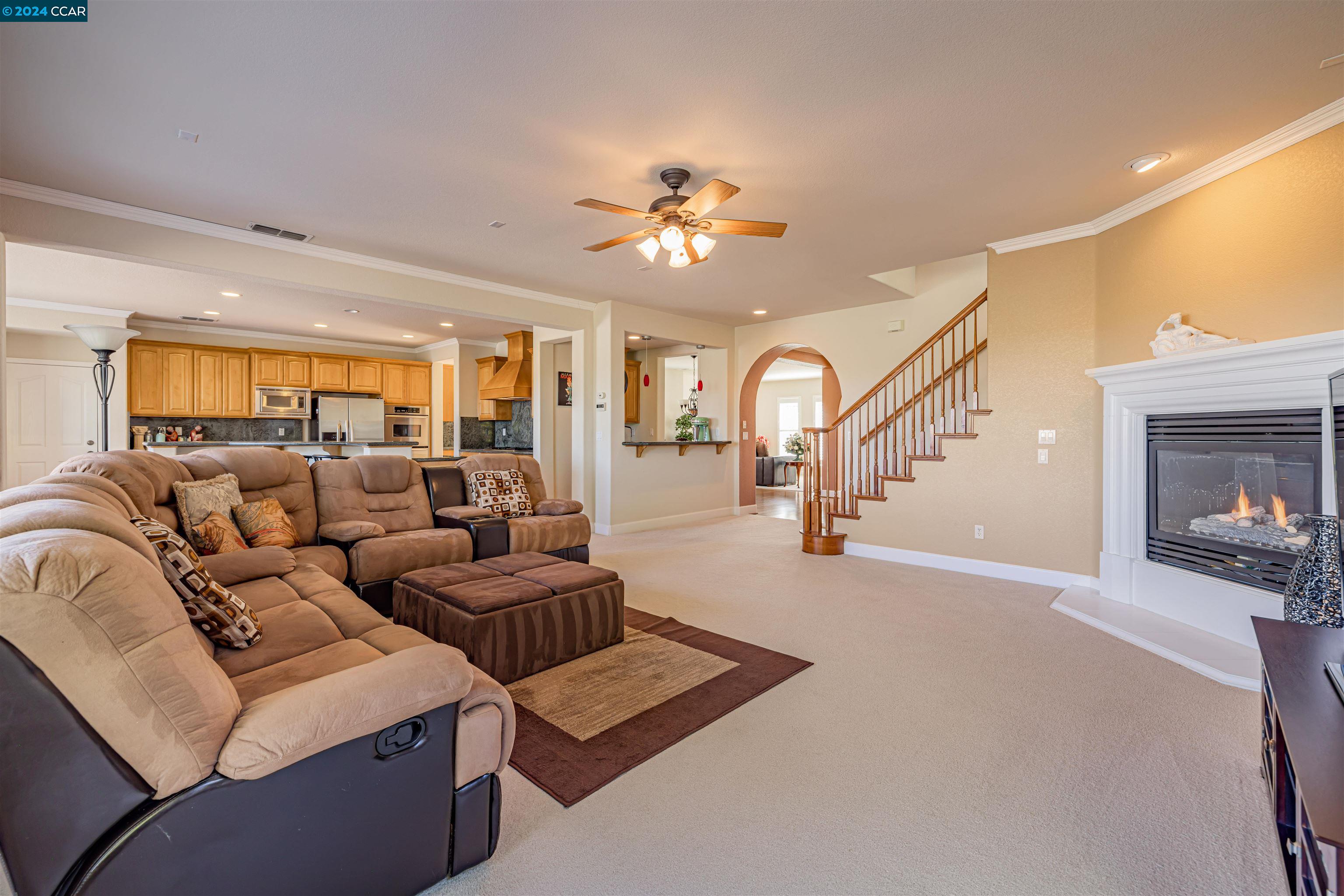 3741 BLACK OAK DR