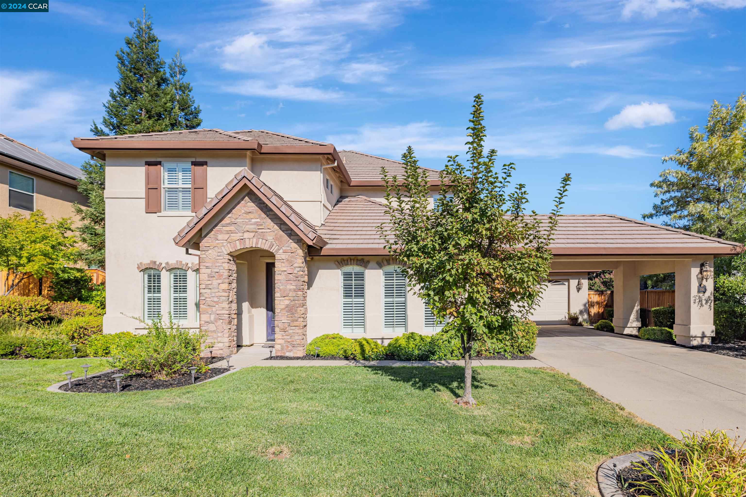 3741 BLACK OAK DR