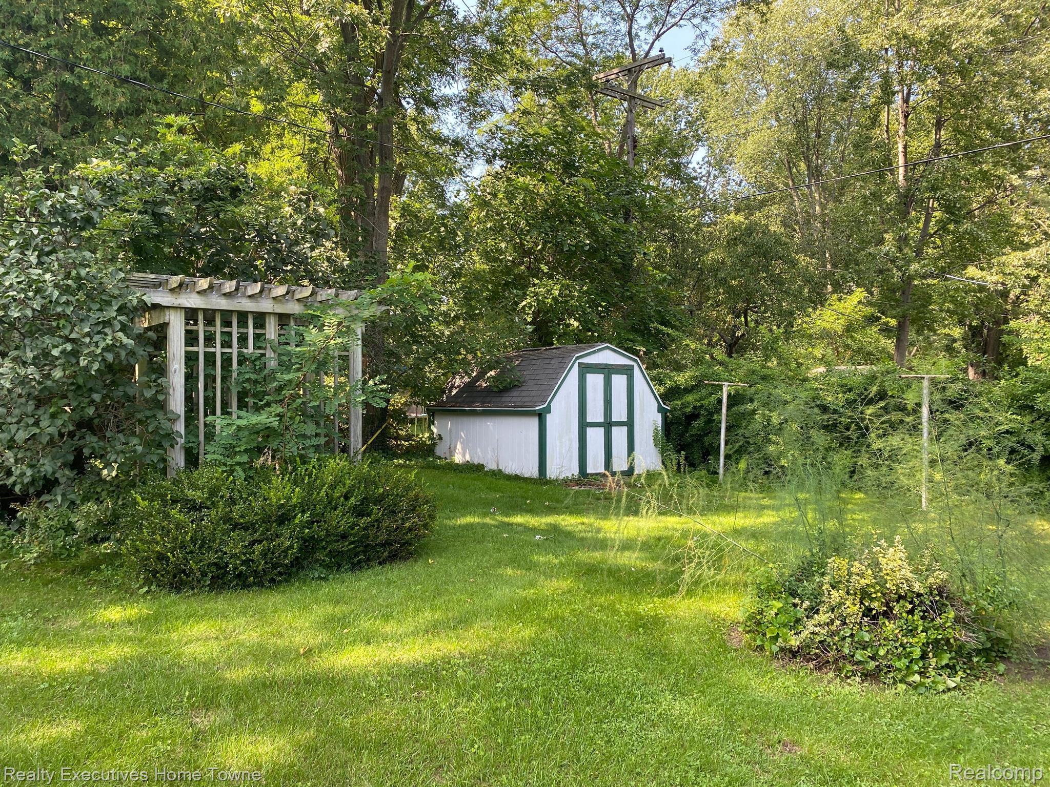 6039 WILDROSE Lane