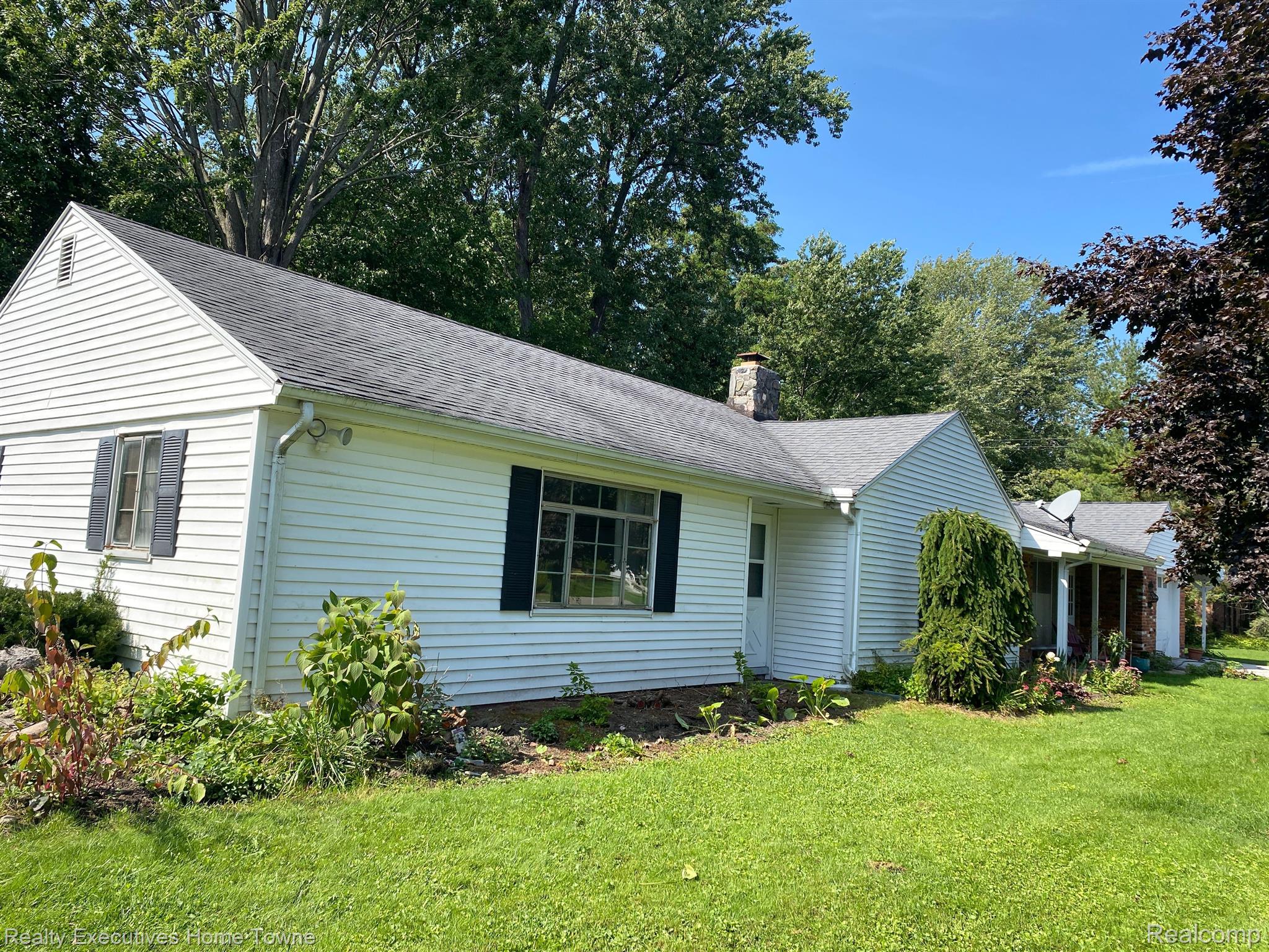 6039 WILDROSE Lane
