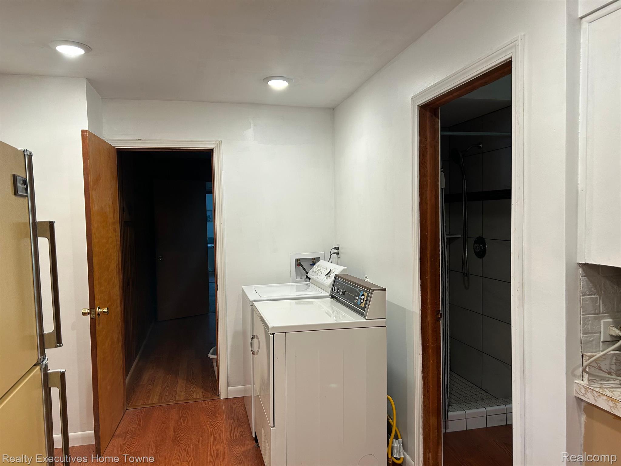 6039 WILDROSE Lane