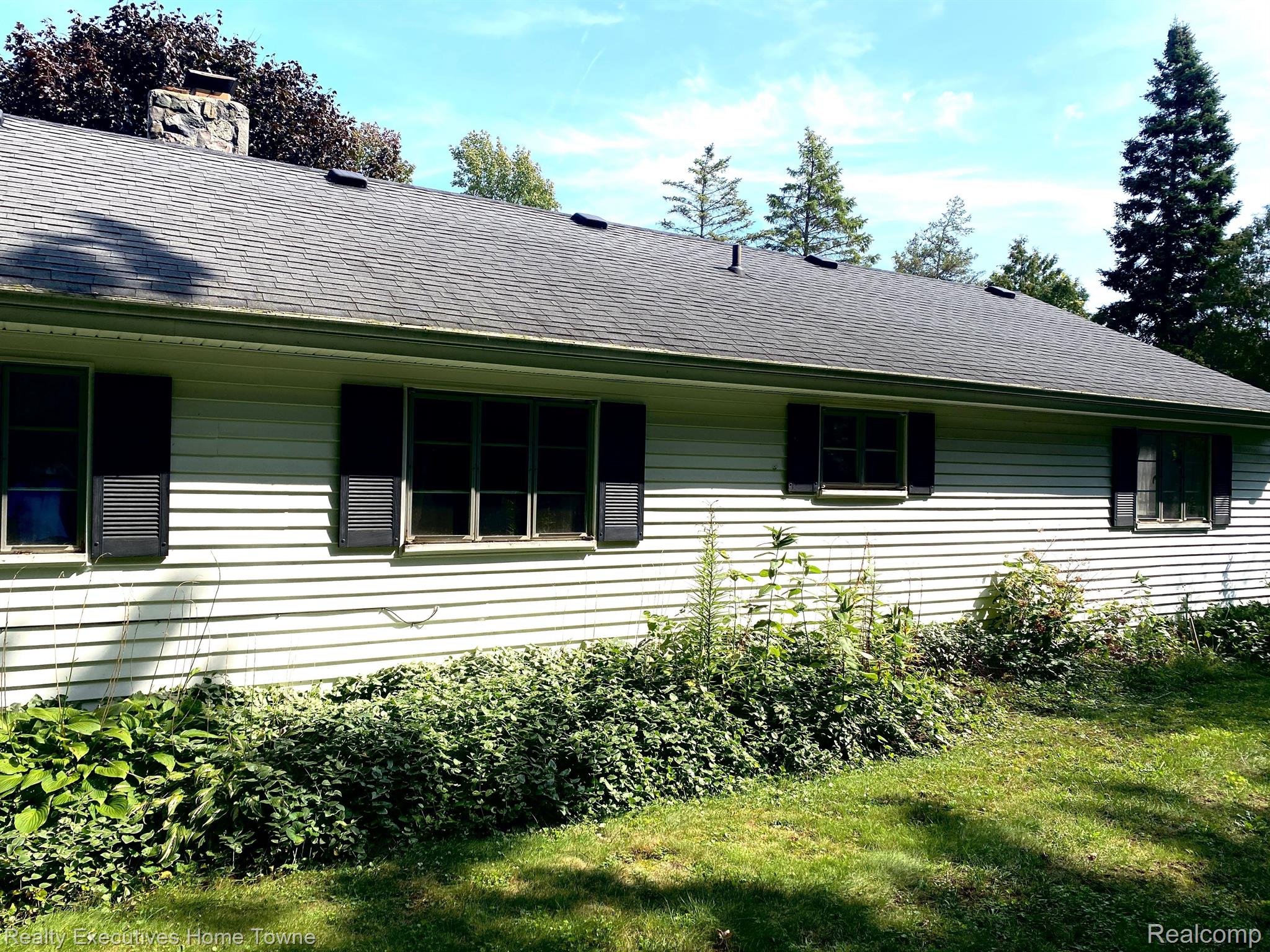 6039 WILDROSE Lane